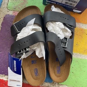 Black Birkenstock size 38- Women’s 7 Men’s 5.